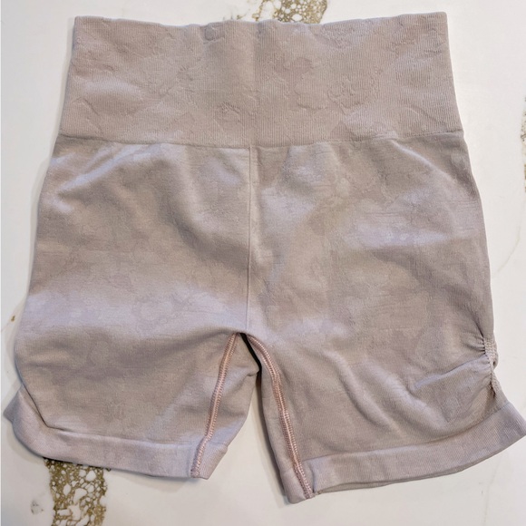 Gym shark adapt collection women’s spandex shorts - Picture 2 of 3